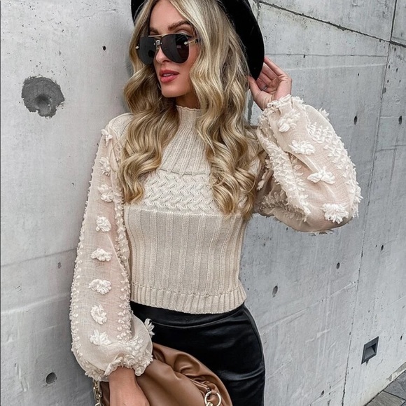 Love this cropped oatmeal cream sweater. One size. The details n the sleeve r 😘 - Picture 7 of 7